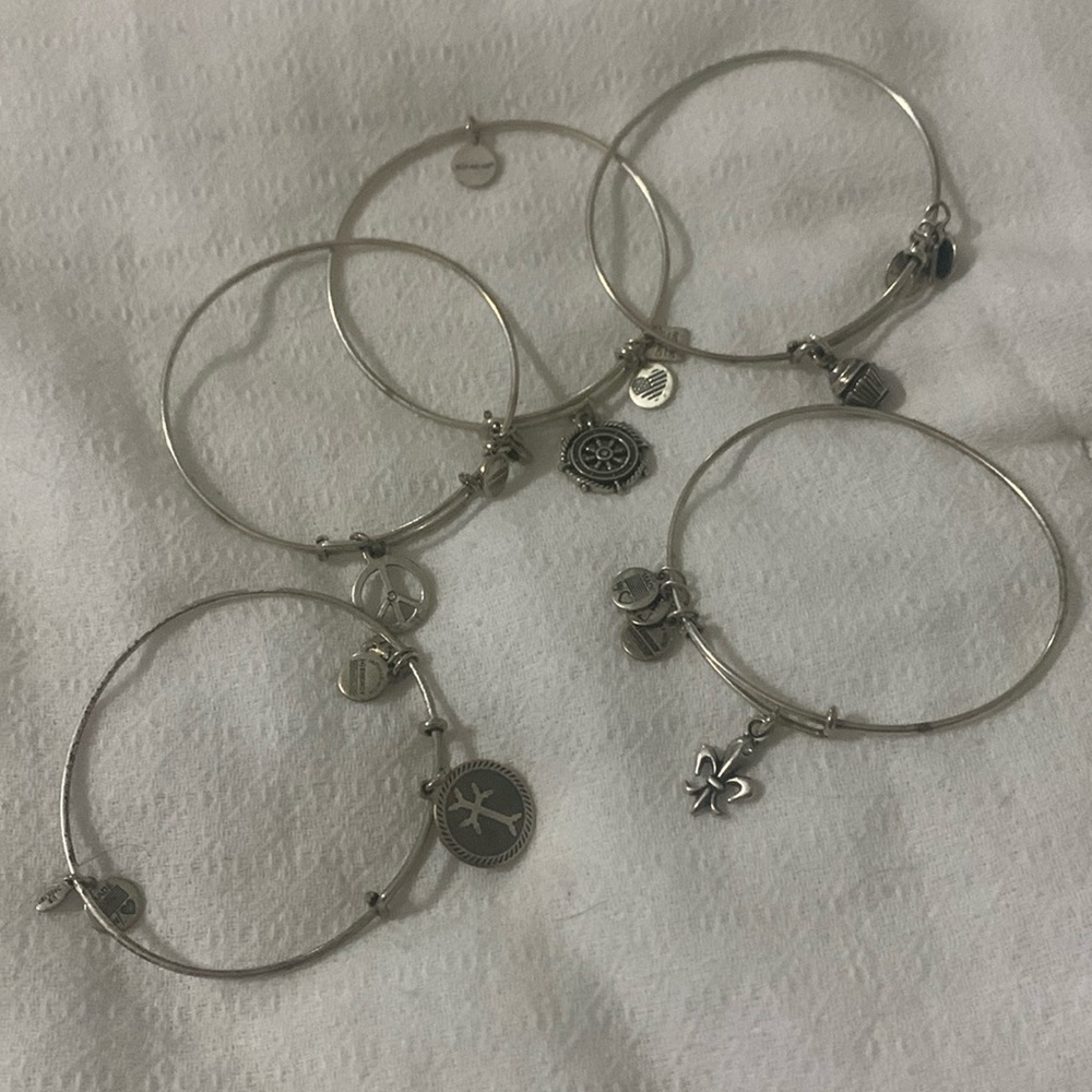 ❤️FINAL❤️5 Alex and Ani silver bracelets